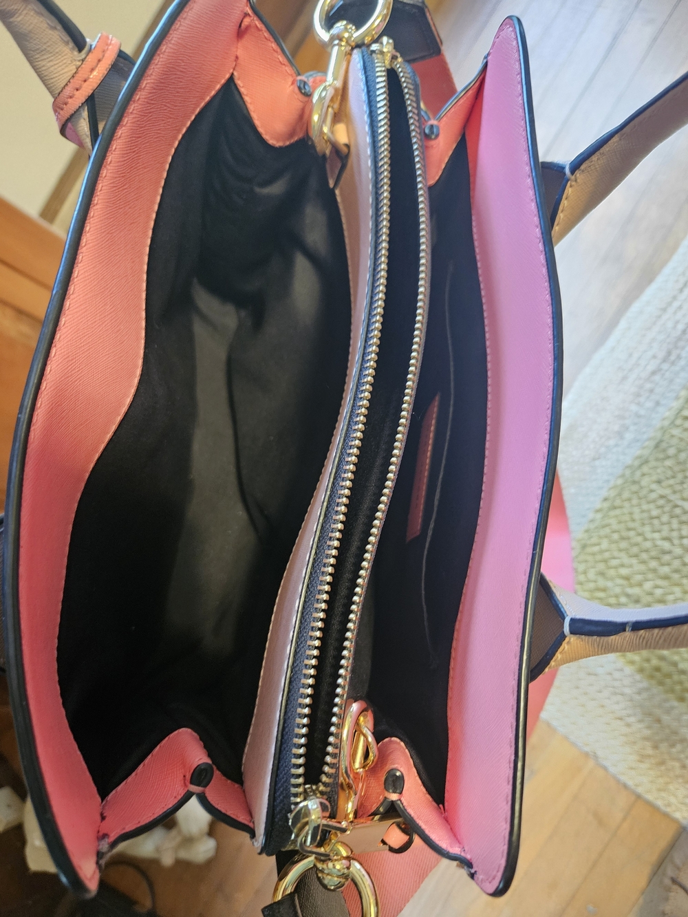 MARC JACOBS Big Shot Leather Tote in Black & Gazelle - Picture 5 of 11